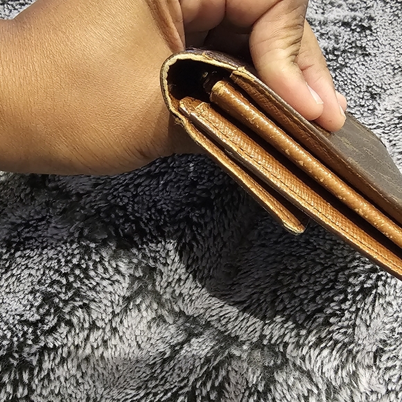 Louis Vuitton wallet - Picture 7 of 9